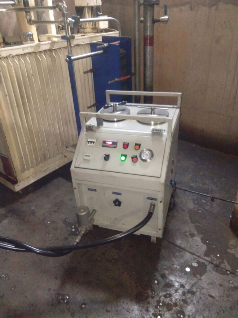 Portable oil filtration machine